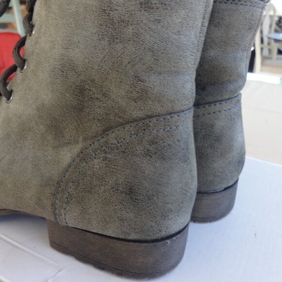Just Fab Nyaling women's size 9 Grey ankle boot, faux leather, heel top sock - Picture 9 of 14